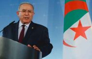 تسليم لعمامرة درع الوفاء كزعيم للدبلوماسية الجزائرية