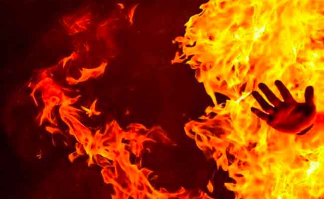 شاب ينهي حياته بإضرام النار في جسده أمام منزله العائلي بسعيدة