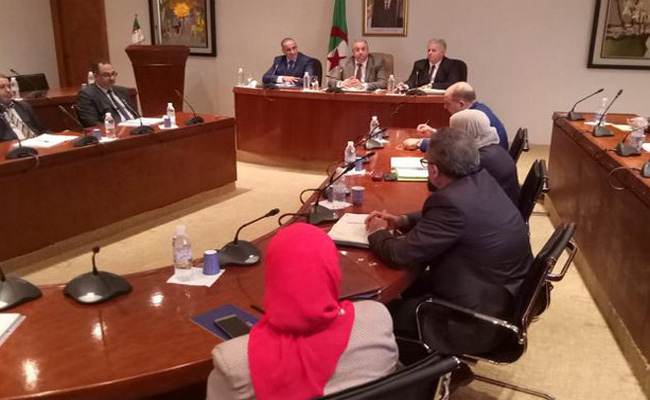 وزير الصناعة زغراد يشرف على تنصيب الأمين العام للوزارة