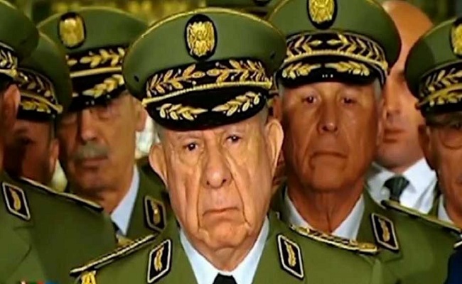 بينما الجزائر تنهار العشرية السوداء هي الحل بالنسبة للجنرالات