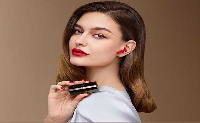 هواوي تطلق سماعات HUAWEI FreeBuds Lipstick بتصميم مستوحا من أحمر الشفاه…