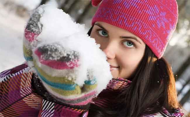 بشرتك تفقذ نضارتها في فصل الشتاء؟ اليك الحلّ