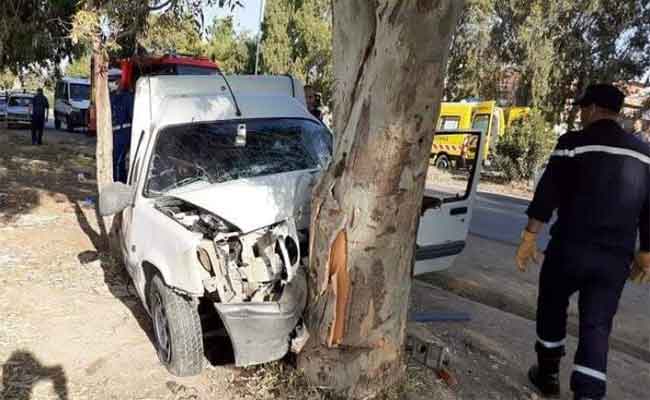 اصطدام سيارة بشجرة يخلف 3 قتلى و إصابة آخر بعنابة