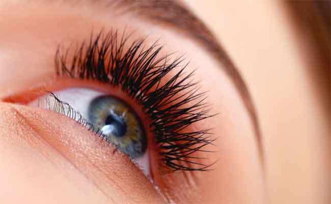 أي خطوات يمكن أن تتبعيها لرموش طويلة وكثيفة؟