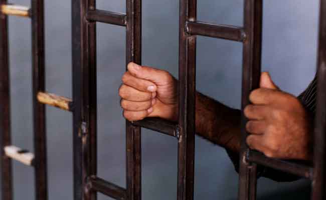 الحكم بالحبس النافذ بين 5 و 3 سنوات في حق معتدين على تجار سوق حي بن سونة بالشلف