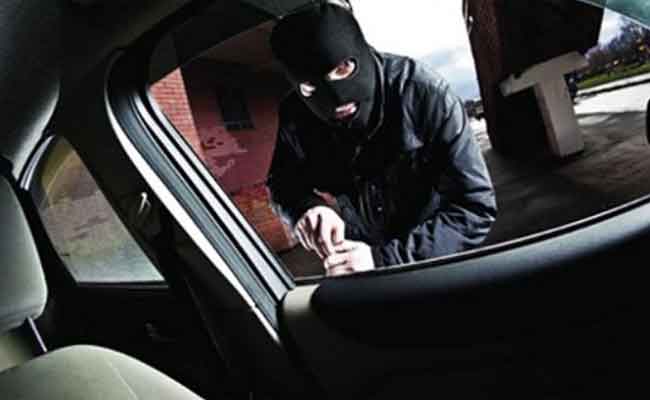 الإطاحة بـ 3 أشخاص سرقوا سيارة و مجوهرات ببومرداس