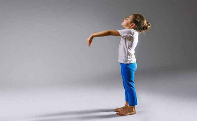 ماذا يعني السير خلال النوم عند الاطفال؟