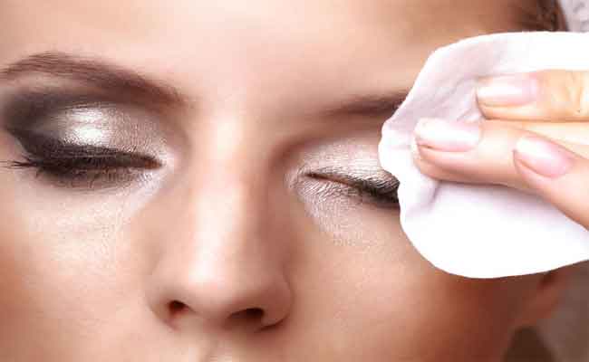 لماذا يجب ان تختاري مناديل ازالة المكياج ذات الجودة العالية فقط؟