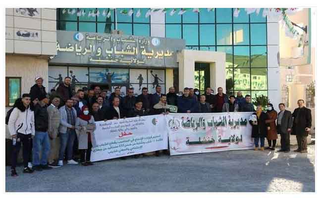 مديرية الشباب و الرياضة لخنشلة تسلم 52 مقرر إدماج في مناصب عمل دائمة لفائدة الشباب