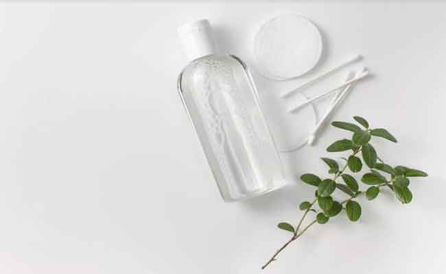 عدا عن تنظيف الوجه من المكياج…هذه هي فوائد ماء الميسيلار للبشرة