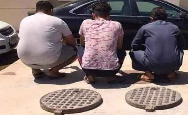 توقيف 3 أشخاص متلبسين بسرقة بالوعات صرف صحي بوهران