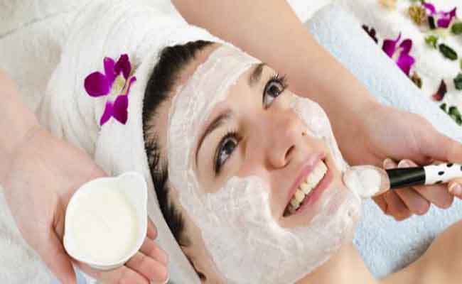 6 طرق منزلية لتنظيف البشرة واستعادة نضارتها!