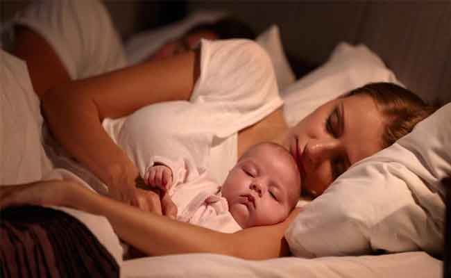 ما هي طريقة النوم الصحية بعد الولادة القيصرية؟