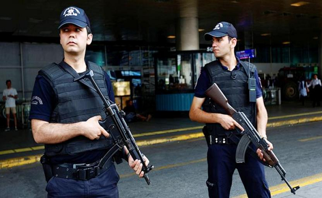 هجوم بالسلاح الأبيض على الشرطة التركية