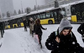 الثلوج تشل حركة السير إسطنبول