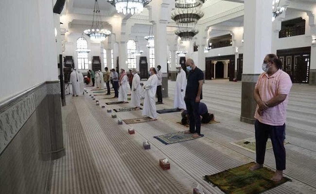 منع غير الملقحين من دخول مساجد قطر