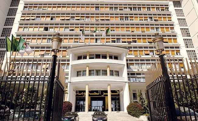 اجتماع الحكومة يدرس مشروع قانون ومراسيم تنفيذية تخص العدالة و البيئة و الصناعة الصيدلانية