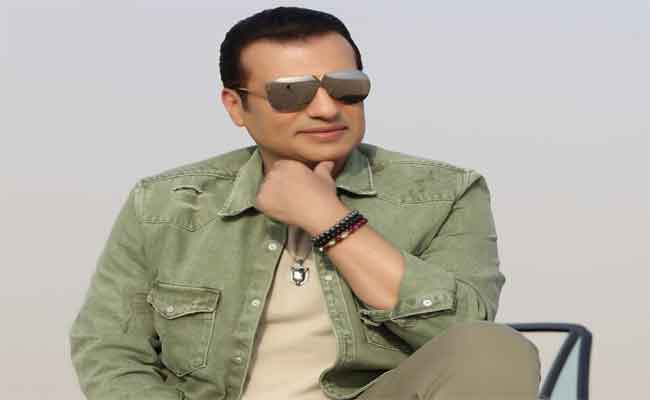 إيهاب توفيق يحتفل بعيد الحب بمقطوعة “أبوس قلبك”…