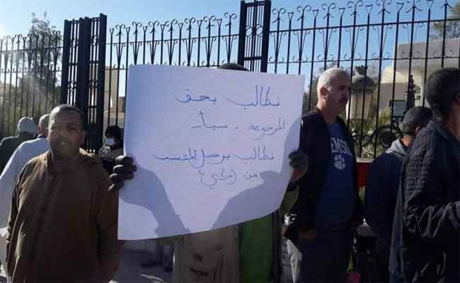 ساكنة حي القواطين بالوادي يحتجون على بيع الخمور و الدعارة