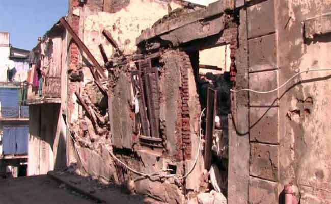 إجلاء عائلة اثر انهيار جزء من سقف بيتها بالمدية