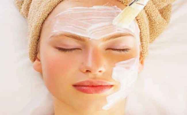 لصاحبة البشرة الجافة…لا تتردّدي بعمل هذه الماسكات الطبيعية