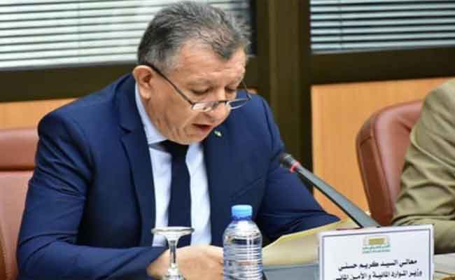 وزير الموارد المائية يسدي تعليماته لتحسين تسيير نظام التزويد بالماء الشروب