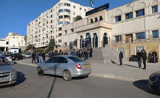 عرس بدأ بغلق الطريق و انتهى بـ 11 شخصا في المحكمة بالعاصمة