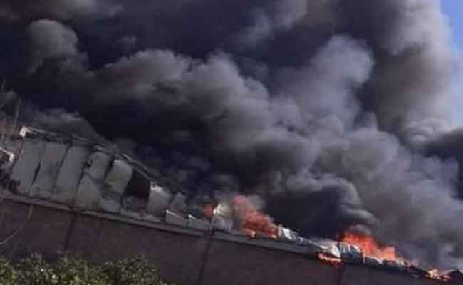 نشوب حريق مهول بمصنع لمواد التنظيف بالأربعاء بالبليدة دون تسجيل خسائر بشرية