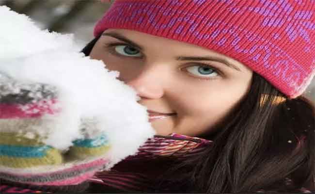 بشرتك تفقذ نضارتها في فصل الشتاء؟ اليك الحلّ