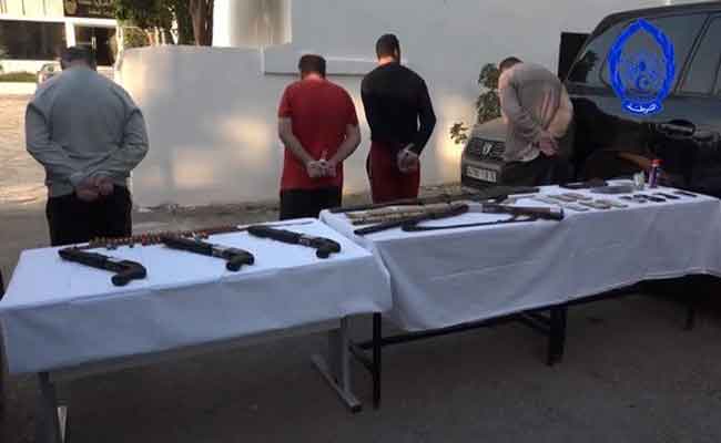 توقيف 4 أشخاص تورطوا في المتاجرة بأسلحة حربية