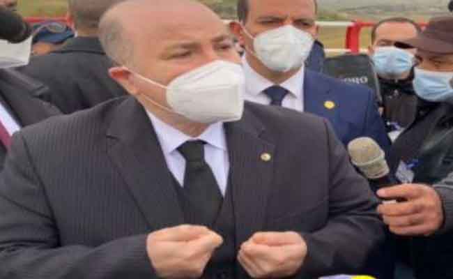 الوزير الأول يدعو إلى إشراك المواطن في نوعية المشاريع  واختيارها