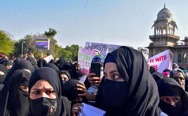 تواصل الاحتجاجات في الهند ضد منع الحجاب