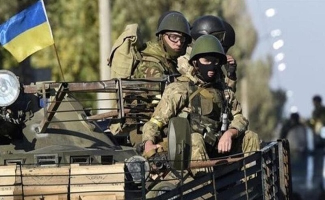 أوكرانيا تحشد 120 ألف جندي على حدود...