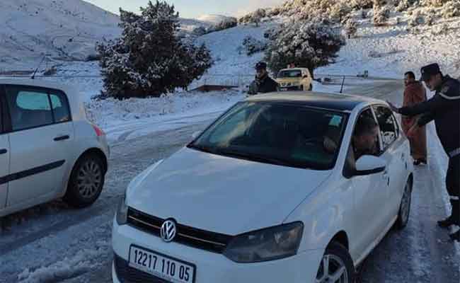 الثلوج تقطع عديد الطرق الوطنية أمام حركة المرور