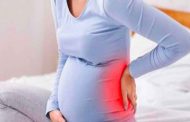 ما سبب ألم الظهر في بداية الحمل؟ وهل يدعو للقلق؟