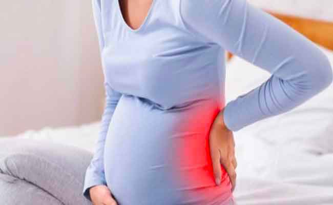ما سبب ألم الظهر في بداية الحمل؟ وهل يدعو للقلق؟