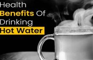 ما هي الفوائد التي تحصلون عليها بعد شرب كوبٍ من الماء الساخن؟