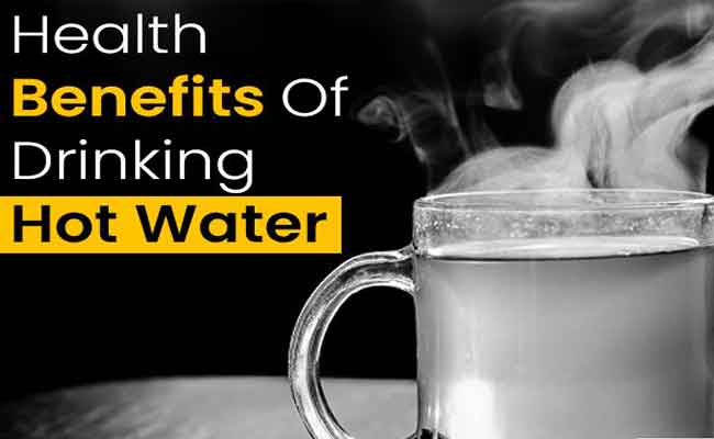 ما هي الفوائد التي تحصلون عليها بعد شرب كوبٍ من الماء الساخن؟