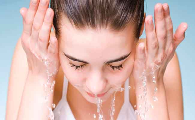 الدليل الكامل للعناية بالبشرة خلال الدورة الشهرية!