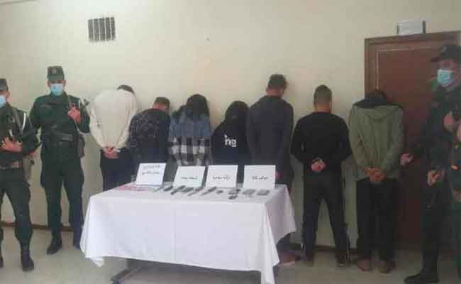 الإطاحة بعصابة تحترف السرقة و الإعتداء على المواطنين بالوادي