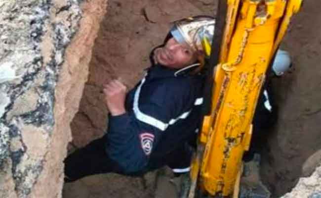 انتشال عامل ثلاثيني انهارت عليه الأتربة داخل حفرة بالمسيلة