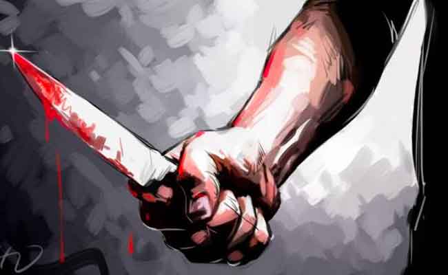 العنف المدرسي : تلميذ بمتوسطة يطعن أستاذته بخنجر داخل القسم بخنشلة