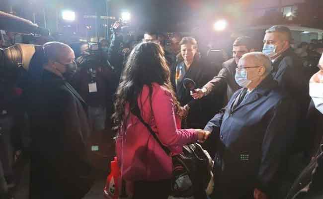 76 رعية جزائرية يصلون للجزائر بعد اجلاؤهم من أوكرانيا