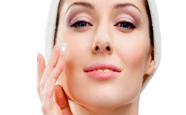 قبل عيد الأمّ…تألقي بأروع بشرة نضرة مع هذه الخطوات