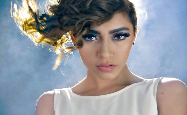 زيزي عادل تهجرعالم الأضواء والغناء في ربيع شبابها بحثا عن “الثوبة” و “رضا الله”