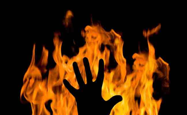 شخص ينهي حياة زوجته حرقا بالوادي