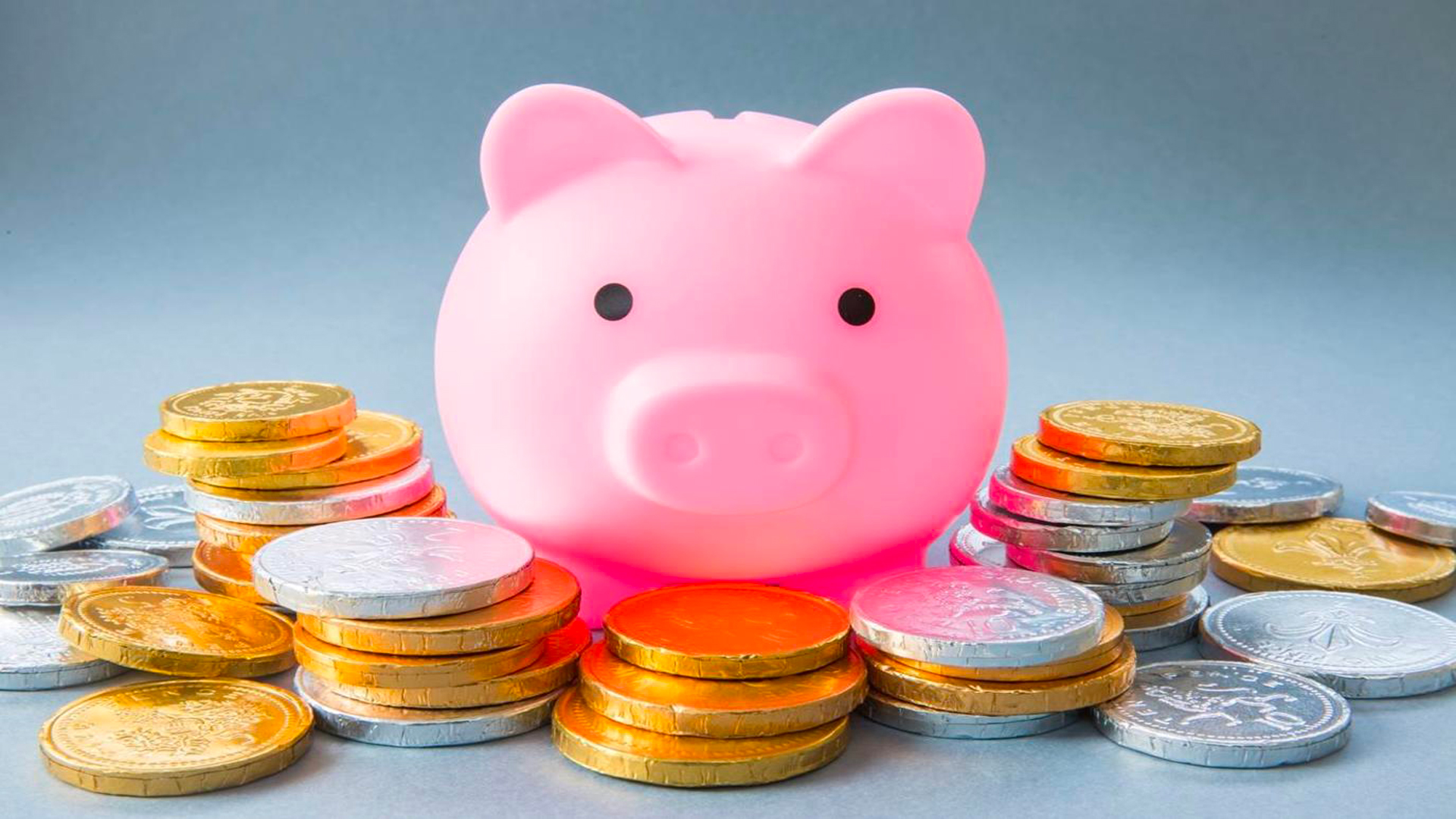 ما هي أهم الفوائد التي توفرها حصالة النقود للطفل؟