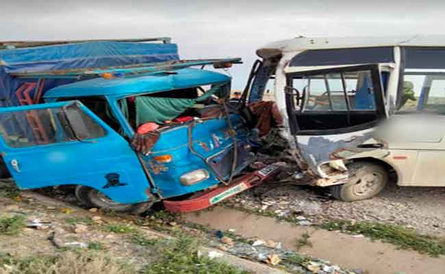 اصطدام حافلة لنقل المسافرين و شاحنة يخلف إصابة 5 أشخاص بالمسيلة