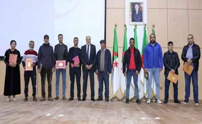 تسلم 600 عائلة مفاتيح و مقررات الاستفادة من وحدات سكنية بتيبازة