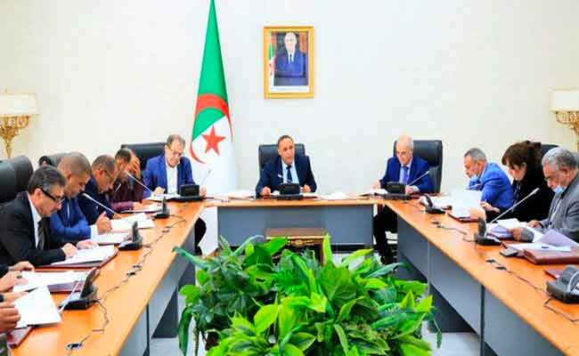 إعداد تقرير حول إثبات عضوية عضوين جديدين في الثلث الرئاسي لمجلس الأمة